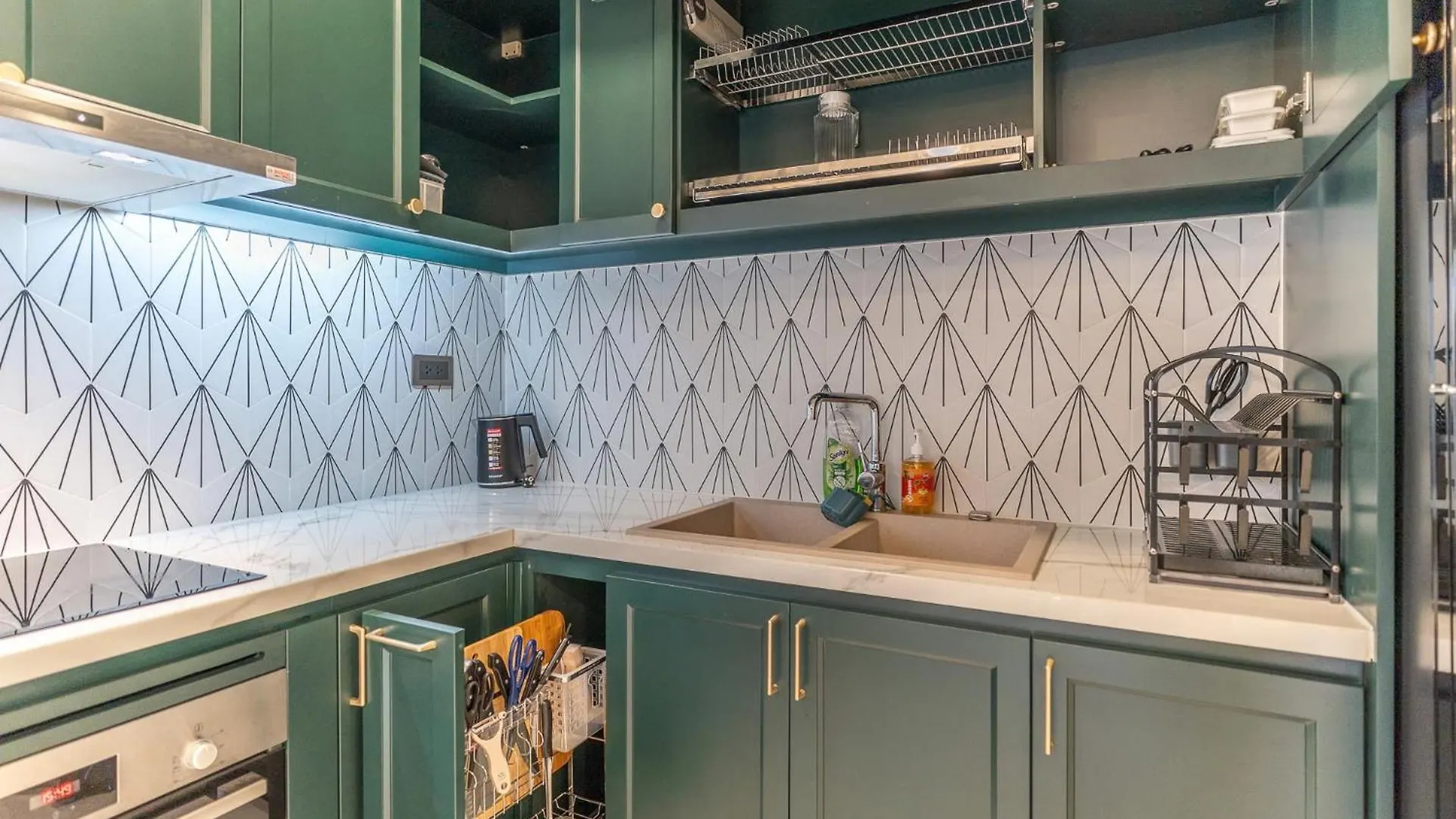 De Lux Madison Best Central 2 Bedrooms 2 Baths, Pool Gym Ho Chi Minh City Vietnam