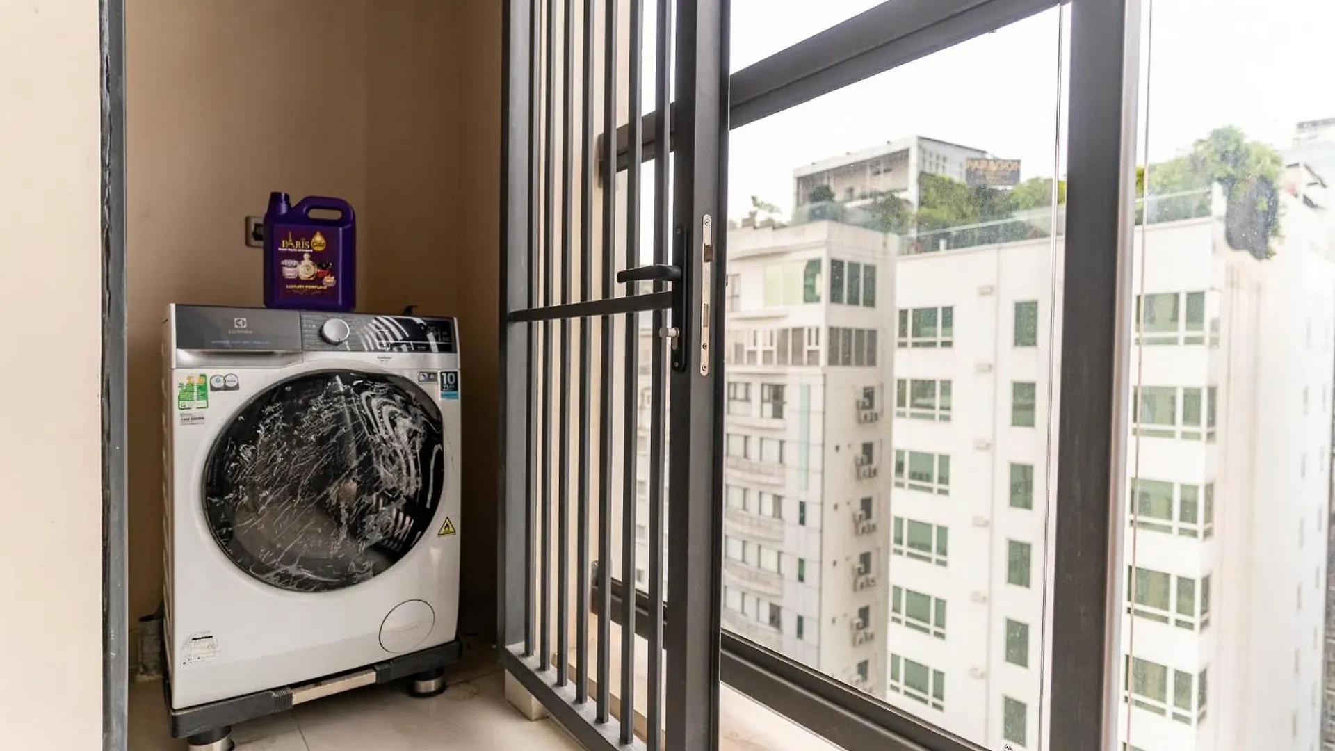 De Lux Madison Best Central 2 Bedrooms 2 Baths, Pool Gym Ho Chi Minh City Vietnam