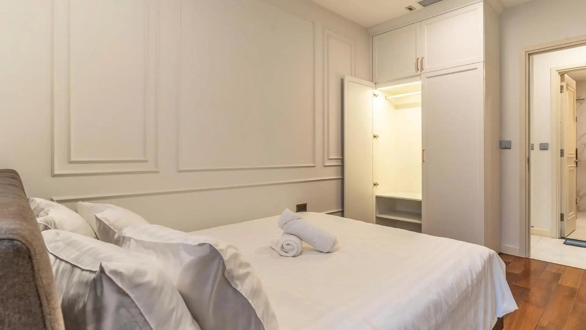 De Lux Madison Best Central 2 Bedrooms 2 Baths, Pool Gym Ho Chi Minh City Apartment