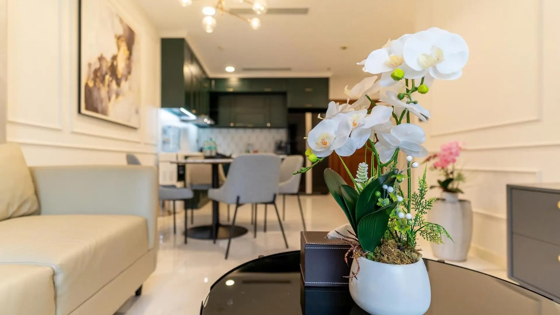 Apartment De Lux Madison Best Central 2 Bedrooms 2 Baths, Pool Gym Ho Chi Minh City
