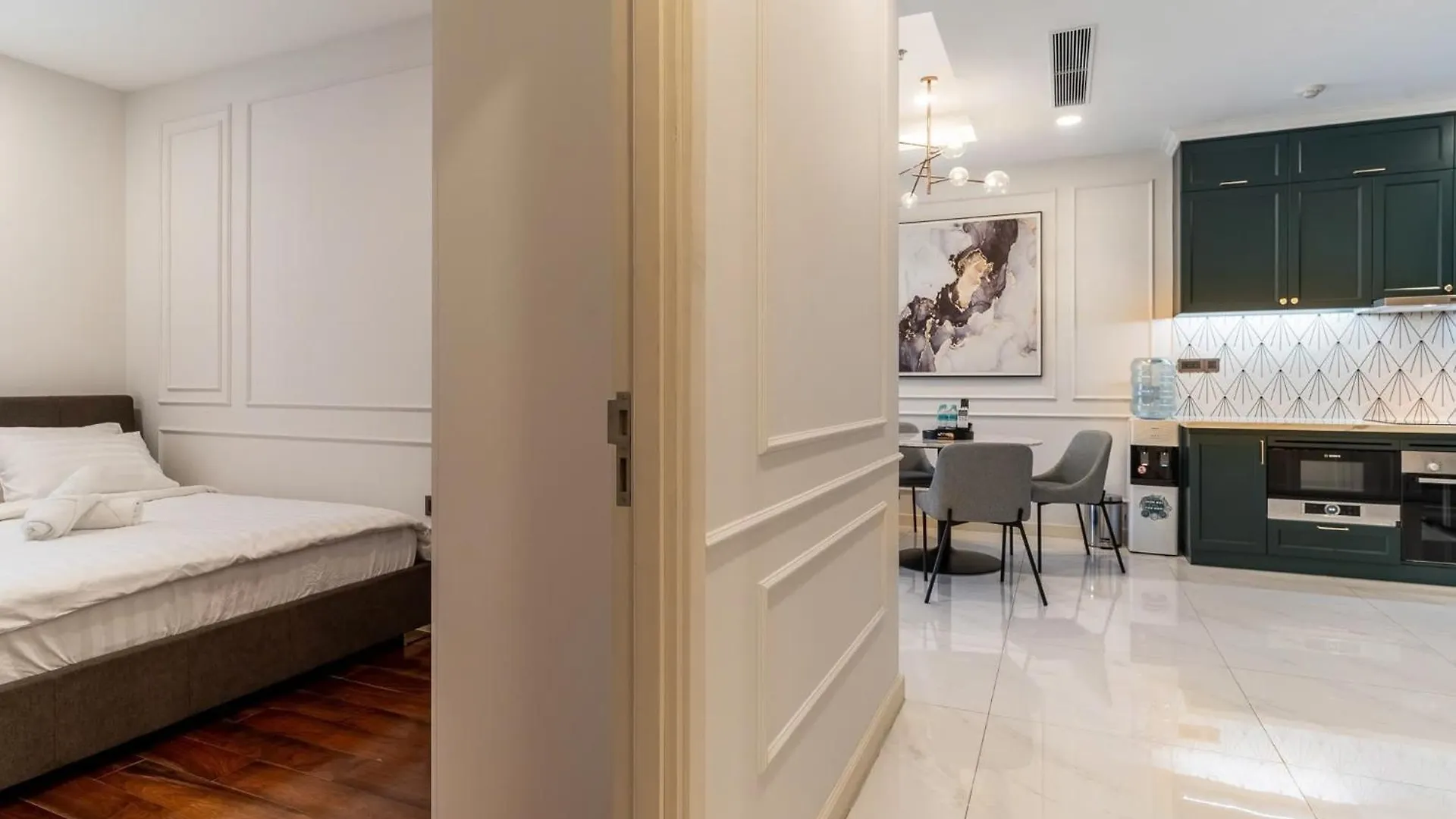 Apartment De Lux Madison Best Central 2 Bedrooms 2 Baths, Pool Gym Ho Chi Minh City