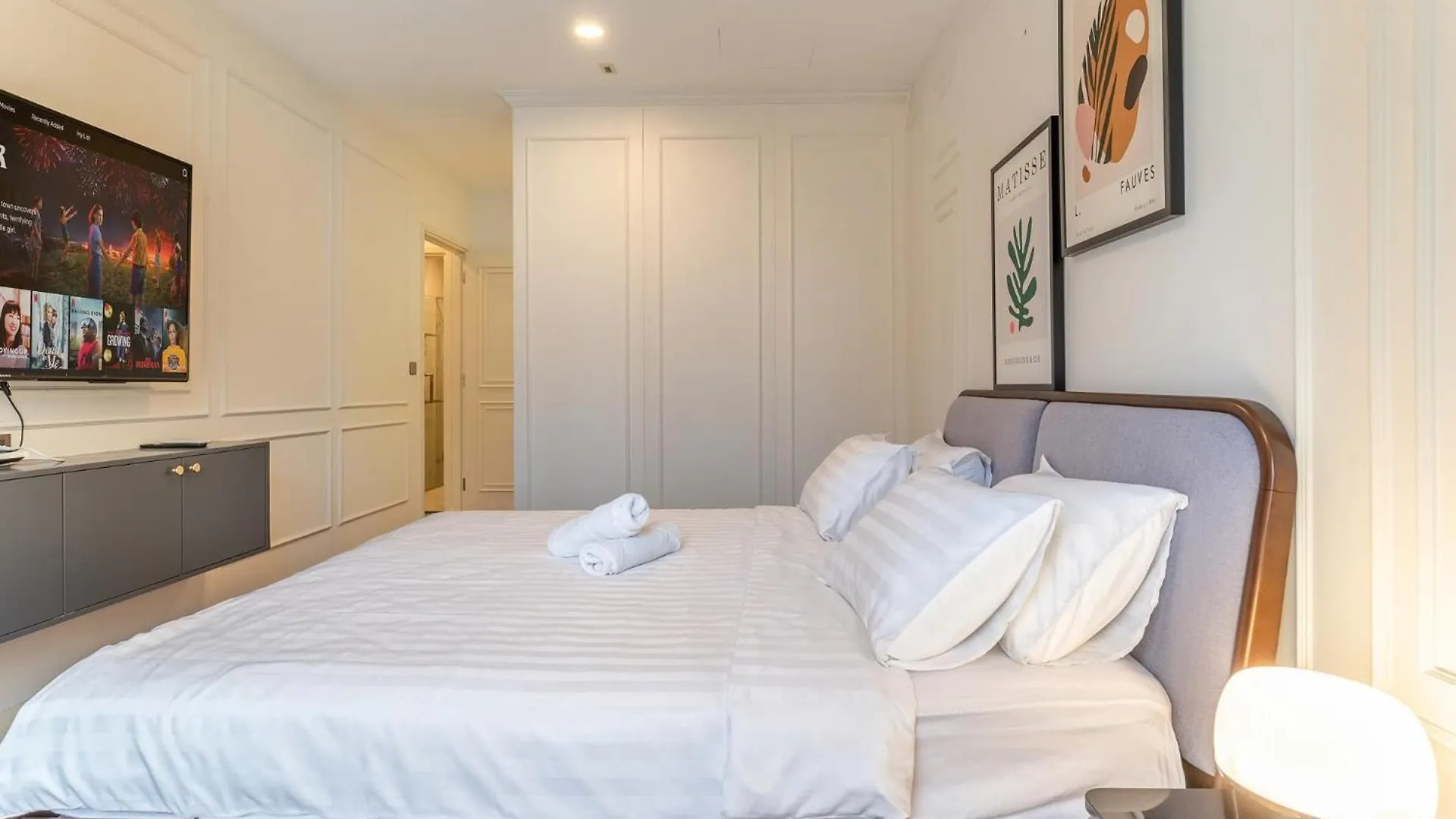 Apartment De Lux Madison Best Central 2 Bedrooms 2 Baths, Pool Gym Ho Chi Minh City