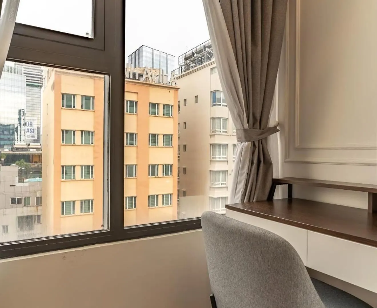 De Lux Madison Best Central 2 Bedrooms 2 Baths, Pool Gym Ho Chi Minh City
