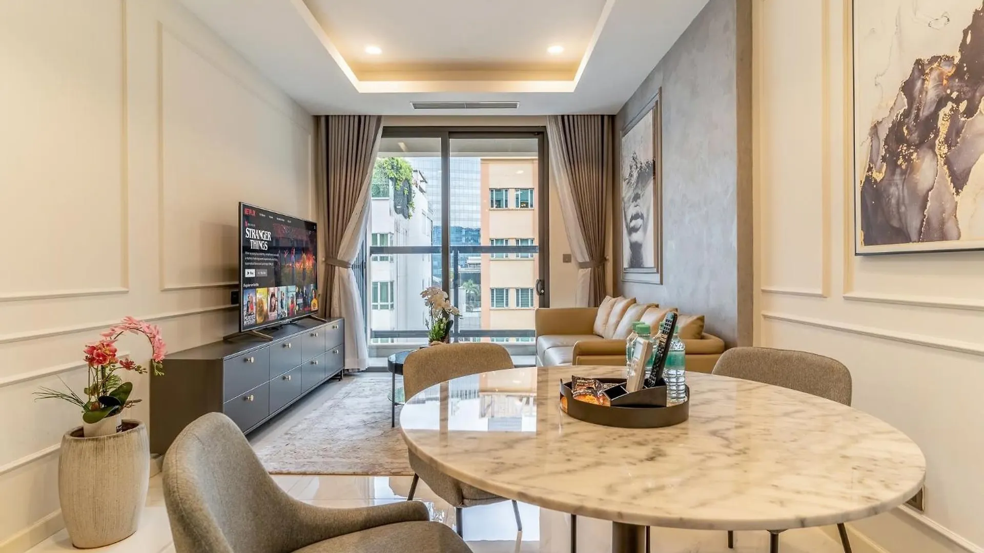 De Lux Madison Best Central 2 Bedrooms 2 Baths, Pool Gym Ho Chi Minh-staden