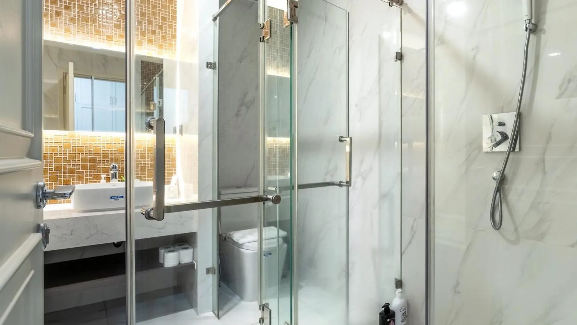 Apartment De Lux Madison Best Central 2 Bedrooms 2 Baths, Pool Gym Ho Chi Minh City Vietnam